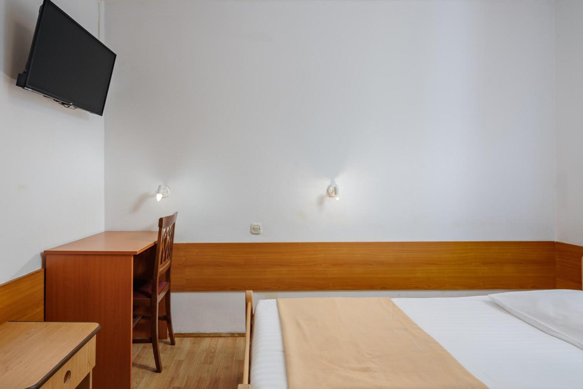 Herberg Boarding House Lucija Kostrena